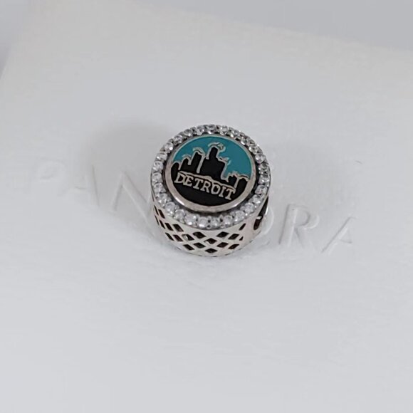 Pandora Detroit Motor City Exclusive Travel Charm Pendant S925 Silver with box - Picture 3 of 6